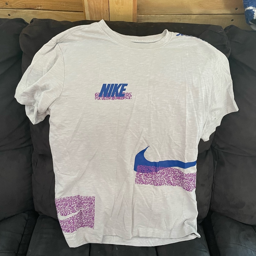 Men’s Nike T-shirt